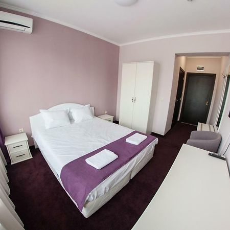 Hotel Chateau Des Bergers トゥルゴヴィシテ エクステリア 写真