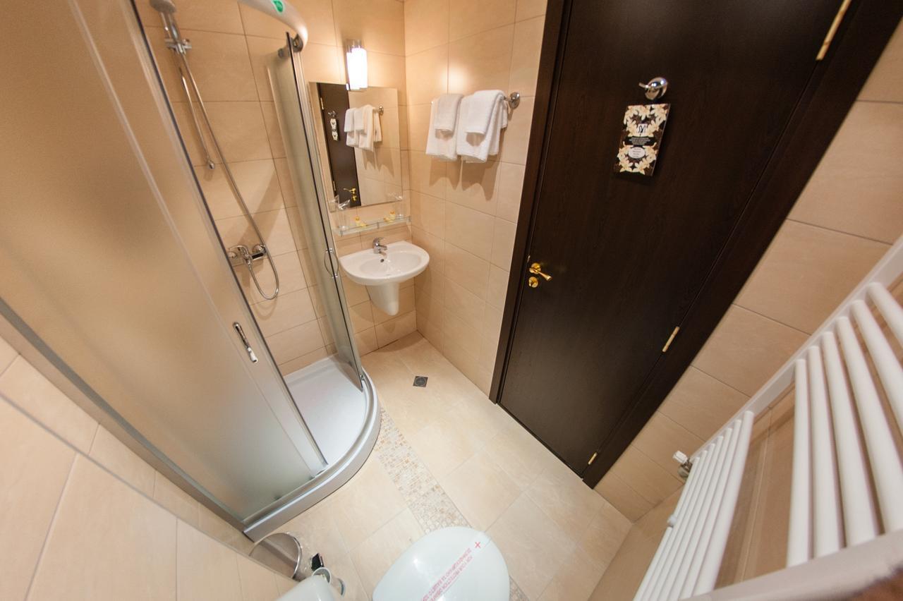 Hotel Chateau Des Bergers トゥルゴヴィシテ エクステリア 写真