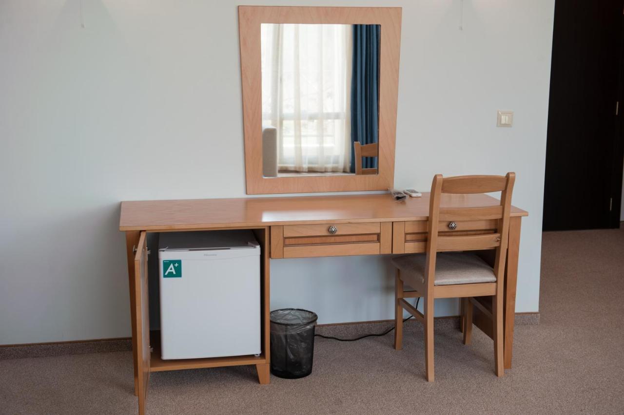 Hotel Chateau Des Bergers トゥルゴヴィシテ エクステリア 写真